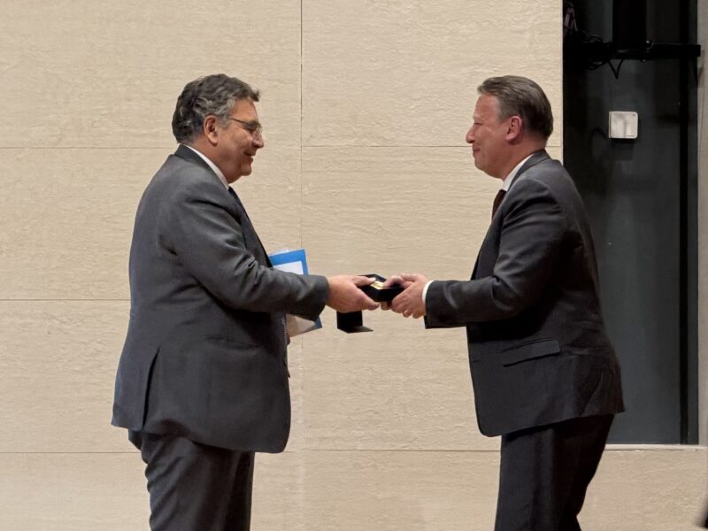 Stanislas Conseiller Congratulates Humbert Marc on Receiving the INSERM 2025 Grand Prize