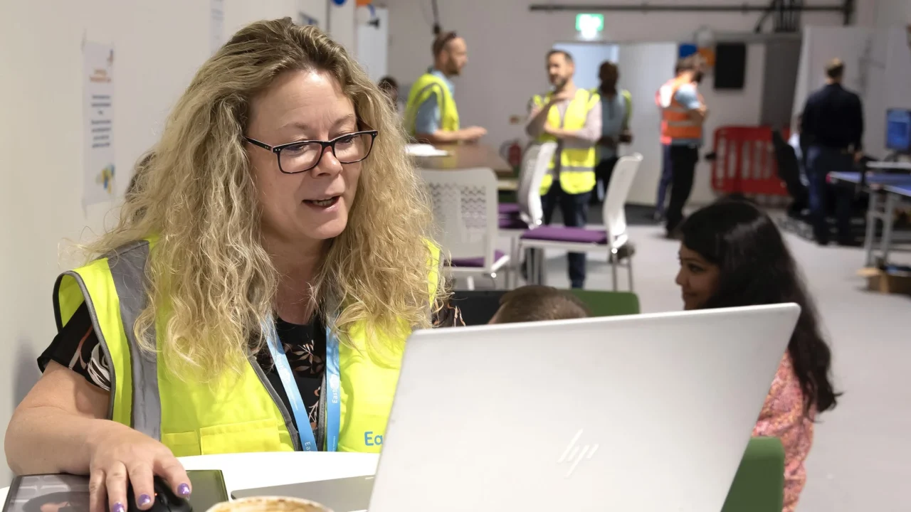 Heroine Helen Saves Stroke Victim’s Life – Eastlight Community Homes