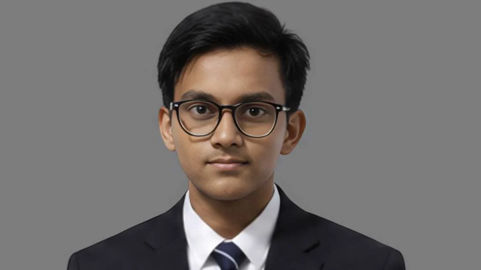 Ayush Bhowmik: Failed Drug Became the World’s Most Widely Used Blood Thinner