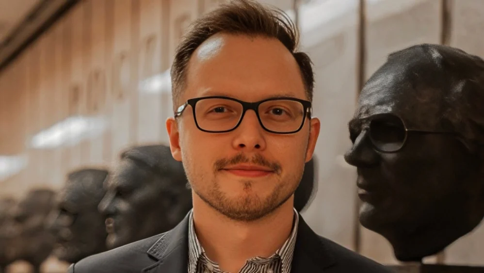Konrad Zuzda: A Challenging Case of Heparin-Free VV-ECMO for High-Risk Airway Management