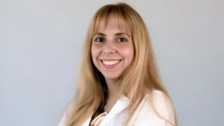 Roxana González Mazarío: The Phenotype-Specific Cardiovascular Risks in AAV