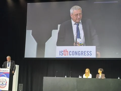 Eloïse Laouenan: DEBRIEF Study Highlights Better Adherence with Early Debriefing 1 Eloïse Laouenan: DEBRIEF Study Highlights Better Adherence with Early Debriefing