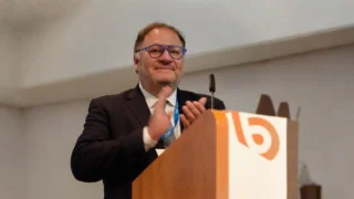Nabil Chakfe: Carotid Stent Design and Antiplatelet Therapy Influence Thrombosis Risk