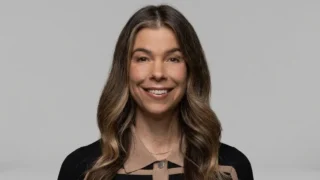 Rhonda Patrick: Microplastics Generate Damaging Free Radicals Simply by Contacting Water